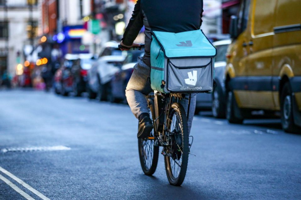 Deliveroo Sinks 31% in Setback to London Effort to Lure IPOs