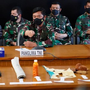missing-submarine-likely-sunk-says-indonesia-navy-after-items-found