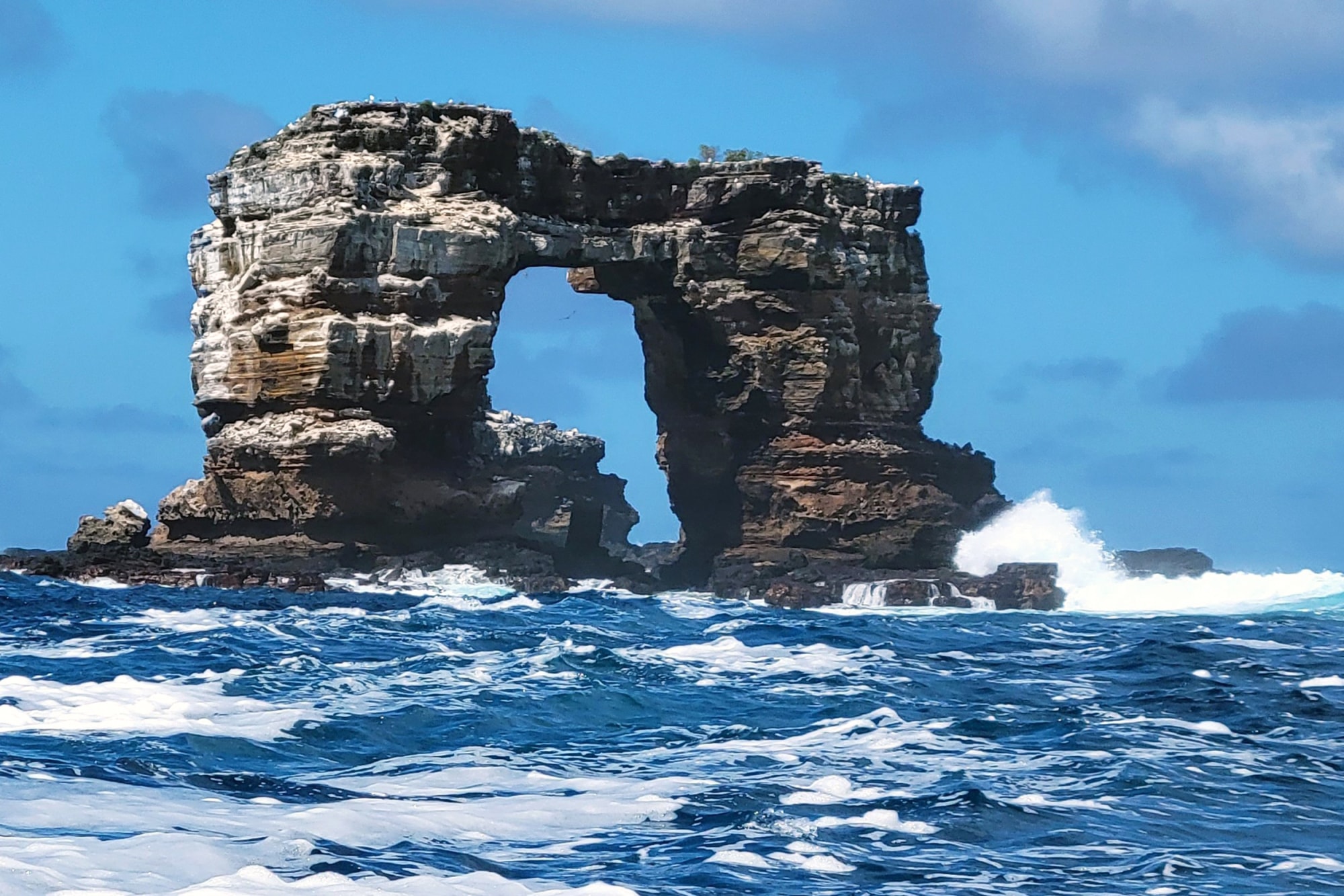 Famed Darwin's Arch in Galapagos takes new shape