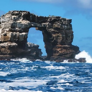 Famed Darwin's Arch in Galapagos takes new shape
