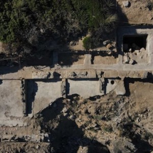 search-ancient-roman-bath-complex-discovered-on-beach-in-southern-spain