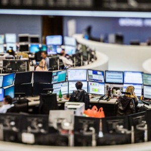 european-stocks-rise-at-the-end-of-choppy-week