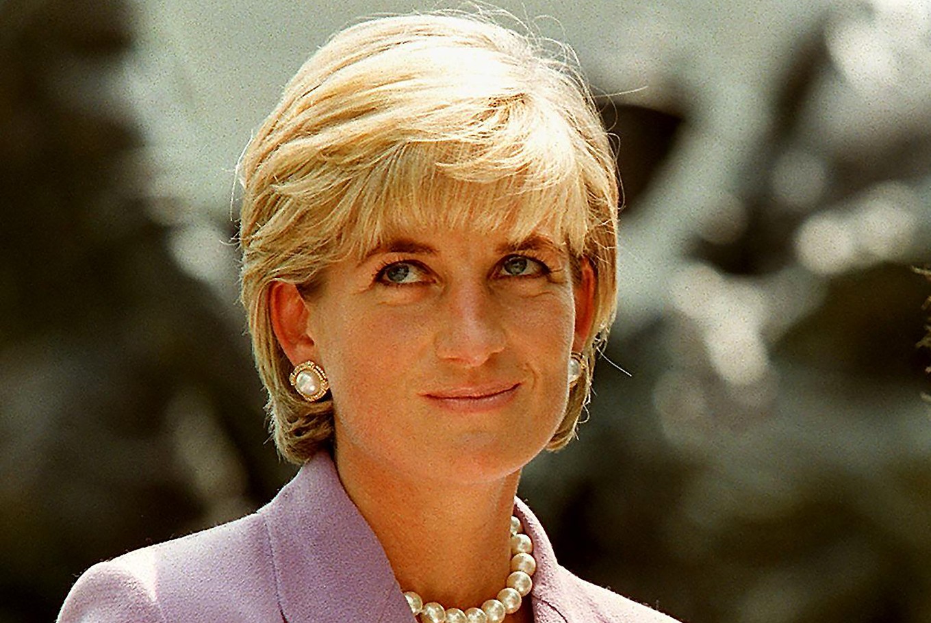Princess Diana: Honoured With Blue Plaque At Former London Flat