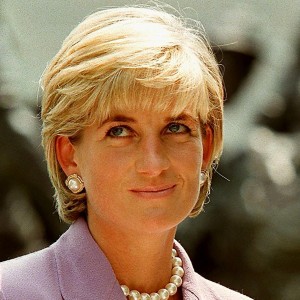 princess-diana-honoured-with-blue-plaque-at-former-london-flat