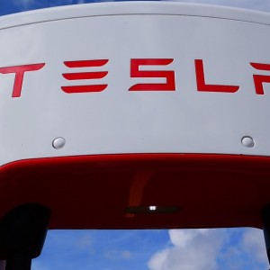 tesla-plans-to-change-its-standard-range-cars-battery-to-a-more-cost-effective-lfp-cathode