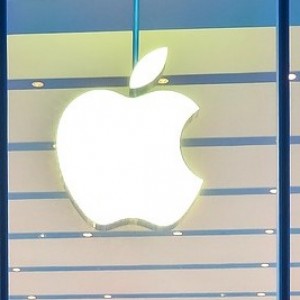 apple-vs-tesla-apple-boost-self-driving-car-effort-by-hiring-former-tesla-engineer