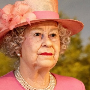queen-elizabeth-stepped-out-in-first-person-engagement-since-leaving-hospital
