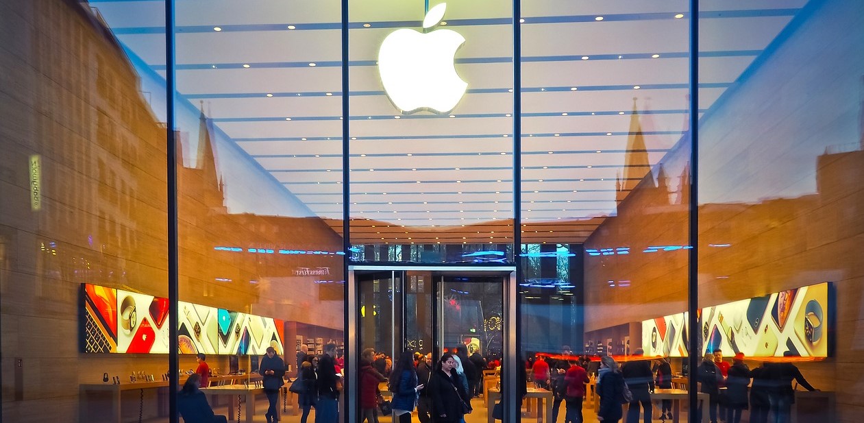 Apple : The World's Most Valuable Company Hits The  $3 Trillion Market Valuation