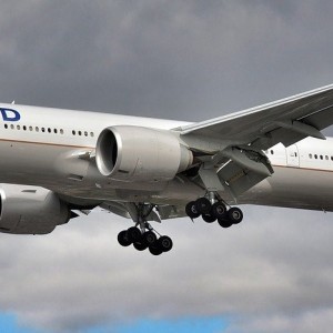 united-airline-counters-omicron-surge-as-it-brings-vaccines-to-the-airport-for-employee-boosters