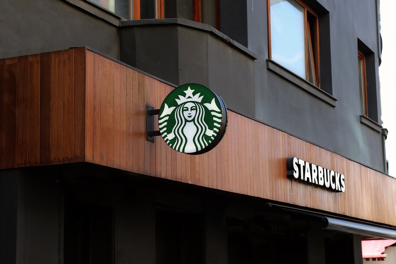Starbucks' Vaccine Mandate Reversal Sparks Protest, Backlash