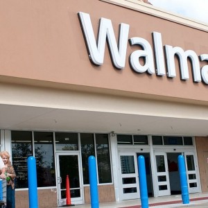 walmart-reportedly-scraps-mask-mandate-for-vaccinated-staff