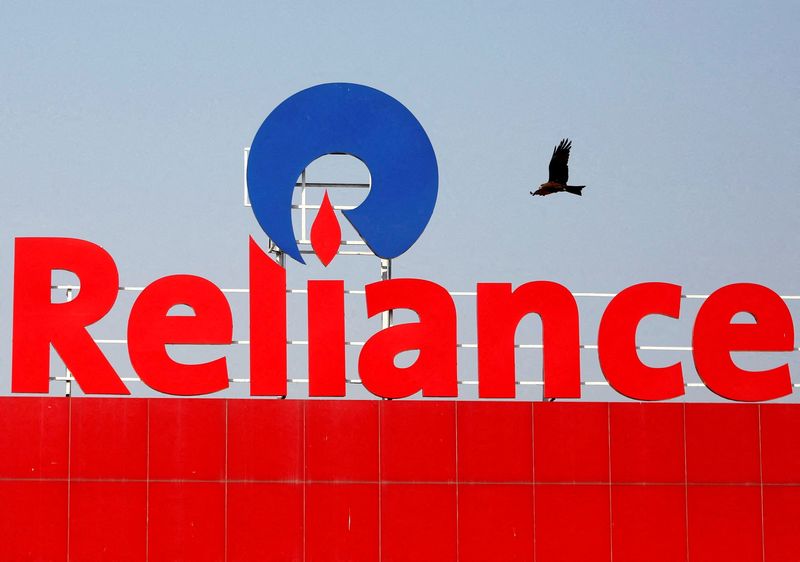 Reliance invests $200 million in InMobi's Glance