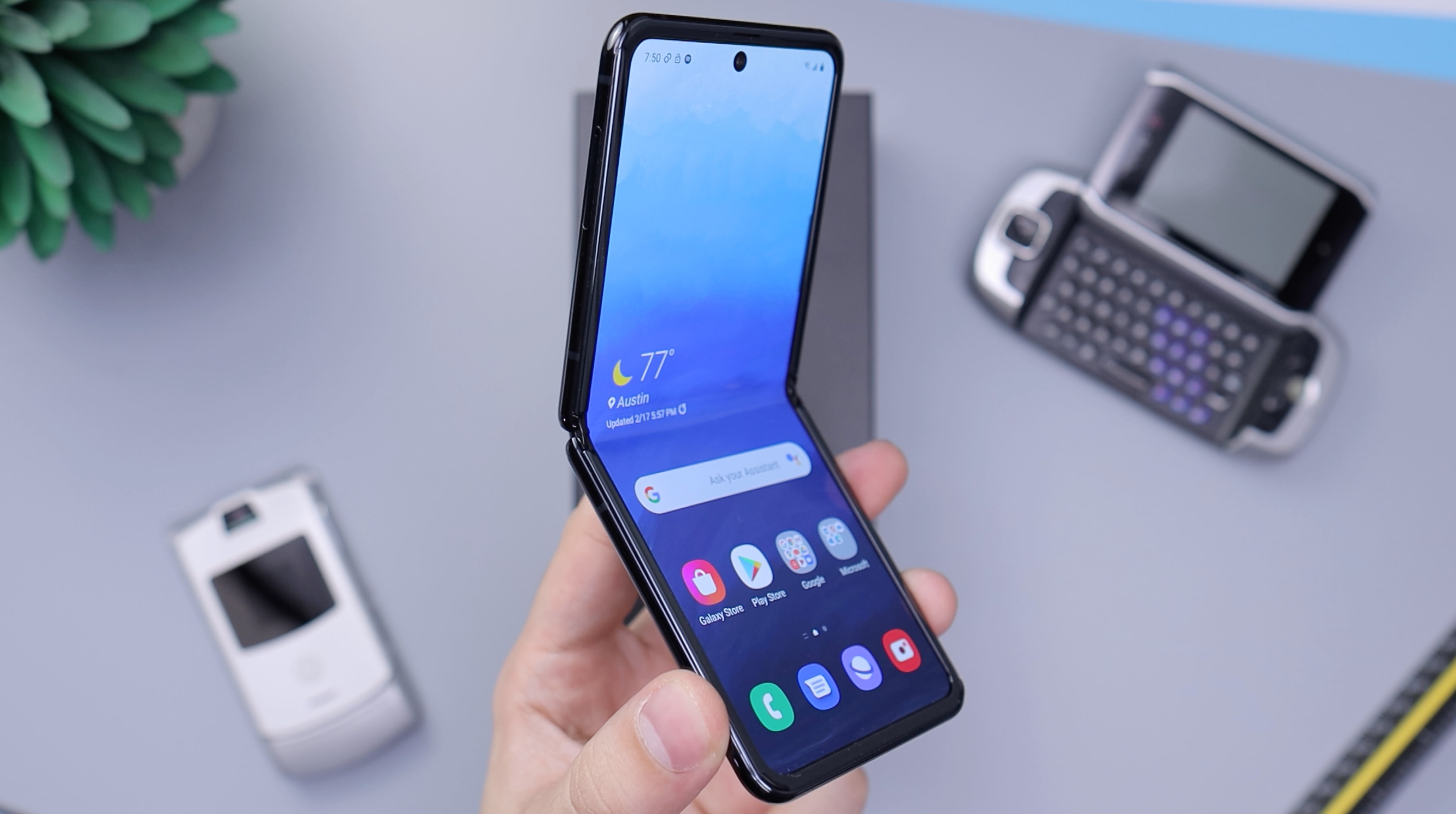 Are Folding Phones Going Mainstream? Apple Might Have One In The Works