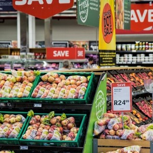 u-s-april-strong-consumer-spending-fueled-by-savings-and-wage-increases