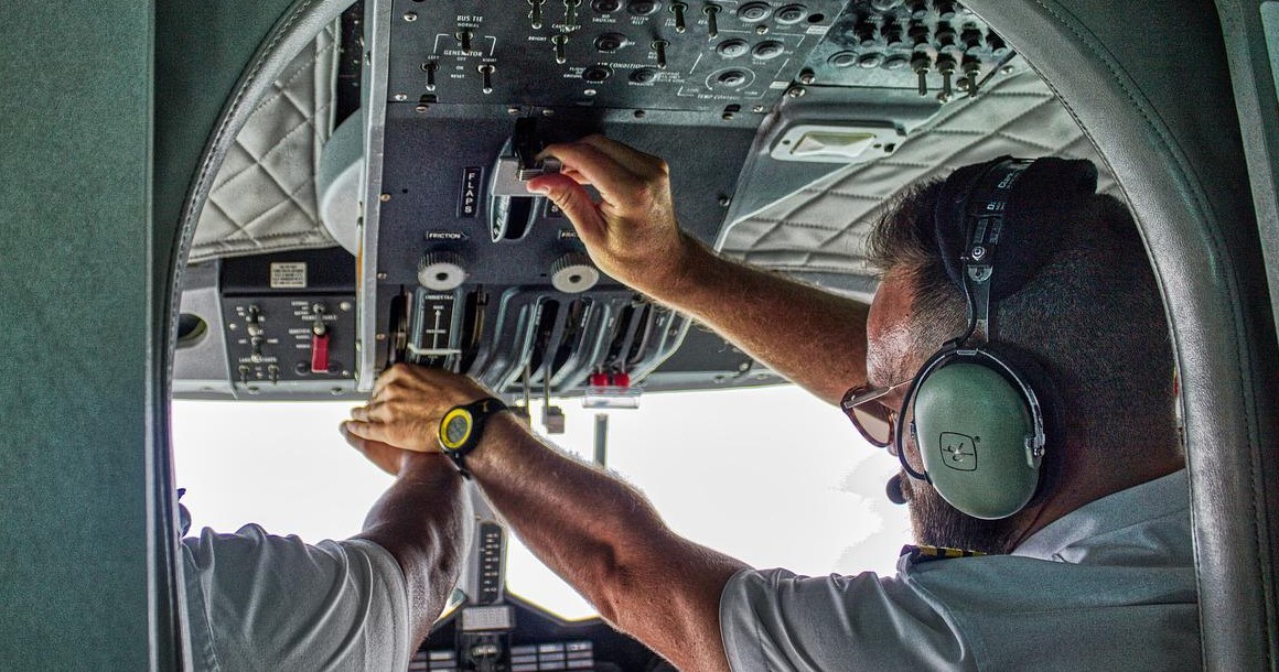 American Airline Offers 17% Pay Raise While United Kick-Start Review  Of Their Pay