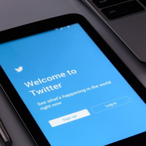 twitter-shares-sink-in-premarket-trading-after-elon-musk-terminates-44-billion-deal