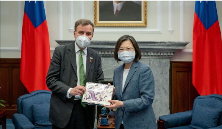 Taiwan Aims For British Trade Deal As Minister Meets President