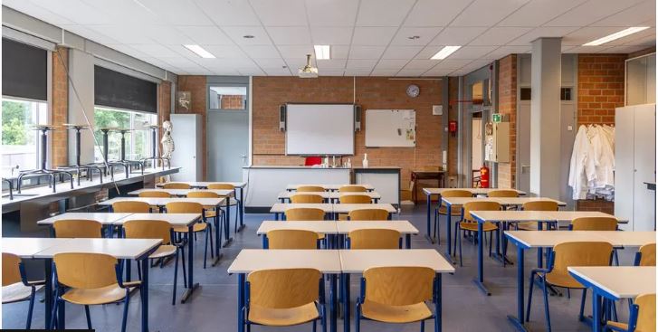 UK University Staff, Scottish Teachers, Postal Workers Begin Walkouts