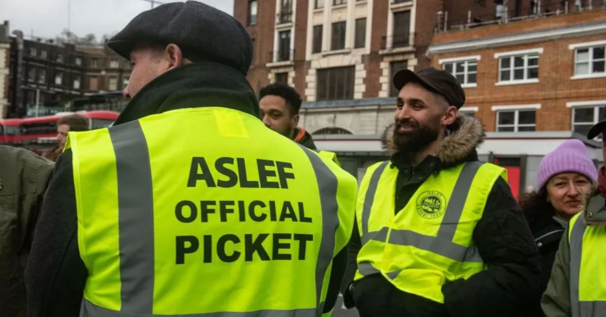 Train Drivers Offered Pay Rise In Bid To End Strikes