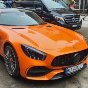 1-4-trillion-wipeout-hits-crypto-industry-at-davos-save-a-lone-flashy-orange-bitcoin-car