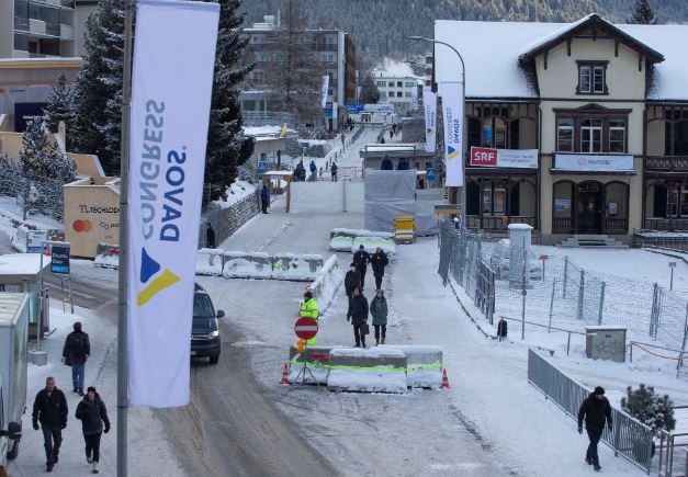 Davos Crypto Crowd Distance Themselves From FTX And Sam Bankman-Fried