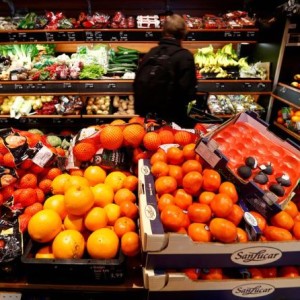 uk-shoppers-cut-back-on-spending-as-inflation-takes-its-toll