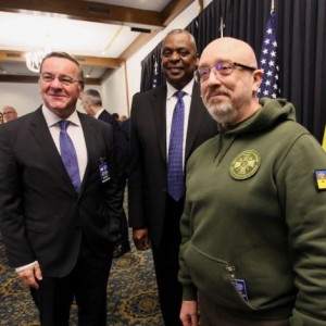 u-s-officials-advise-ukraine-to-wait-on-offensive-official-says