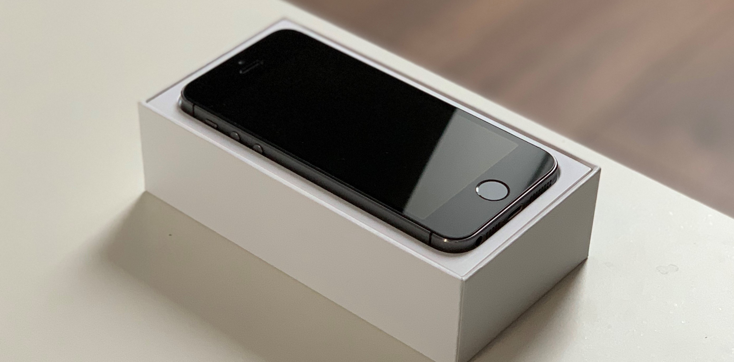 Smartphone Shipments Plunge To A Low Not Seen Since 2013 — Their Largest Ever Decline