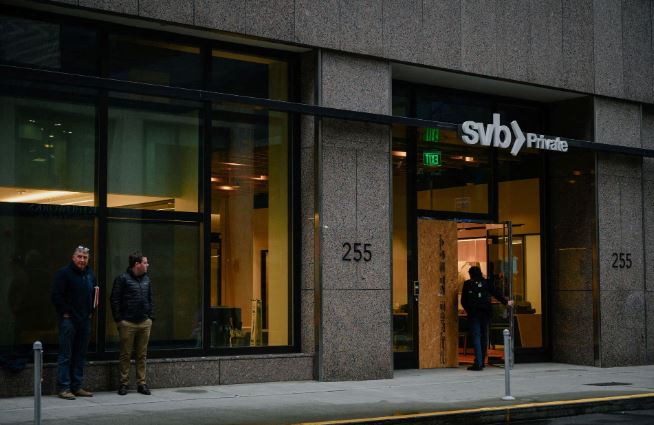 Apollo, Blackstone Eye SVB Assets - Bloomberg News