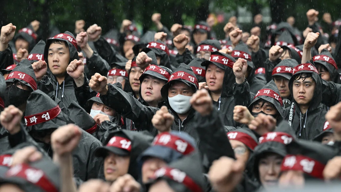 Samsung workers declare an indefinite strike to campaign for better pay and leave policies