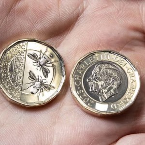 first-1-coin-featuring-king-charles-iii-enters-circulation