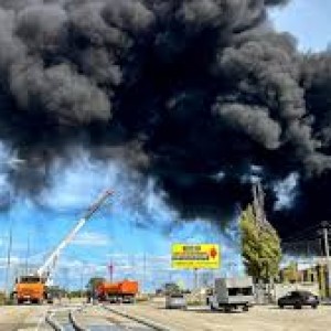 putins-oil-refinery-explodes-blasting-200ft-tower-of-flames-in-the-air