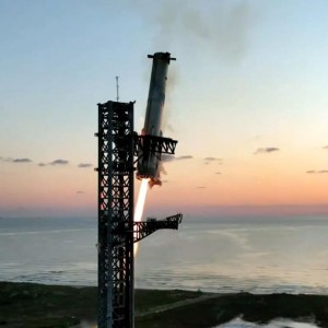 spacex-rocket-booster-makes-successful-landing-attempt-after-test-launch