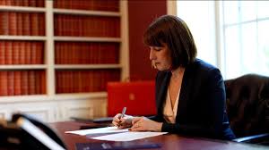  Reeves to Change Public Finance Rules to Borrow More for Investment