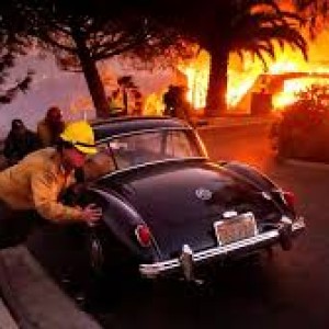 thousands-of-californians-forced-to-flee-dangerously-fast-wildfire