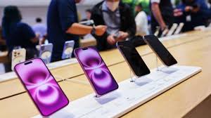 Apple Pulls its AI-Notifications for News after Generating Fake Headlines