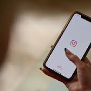 why-some-instagram-users-arent-able-to-unfollow-trump-and-jd-vance